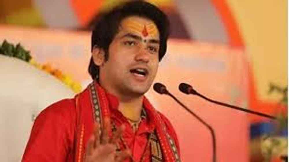 ग्वालियर से धीरेंद्र शास्त्री का संदेश: नारी शक्ति जागृत करो, बुर्के वाली टिप्पणी से मचा हंगामा