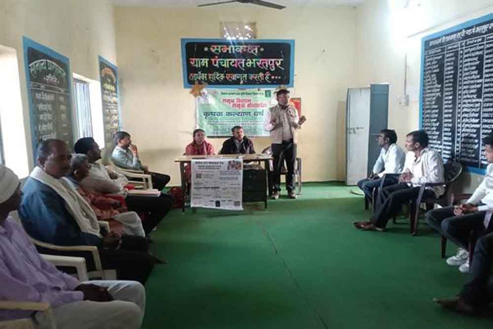 कृषि रथ के माध्यम से किसानों को दी जा रही ई-विकास प्रणाली की जानकारी