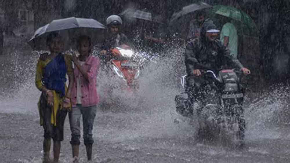 IMD Alert: देश के कई राज्यों में बारिश का कहर, जानें किन जगहों पर पड़ेगा असर