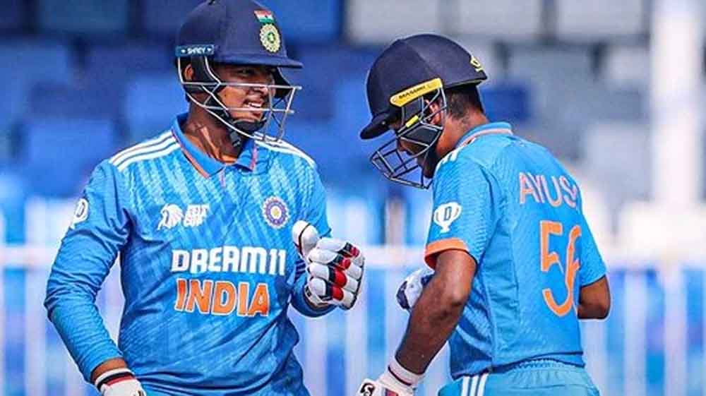 टॉप ऑर्डर ध्वस्त—सूर्यवंशी और कप्तान आयुष म्हात्रे आउट, मुश्किल हालात में भारत