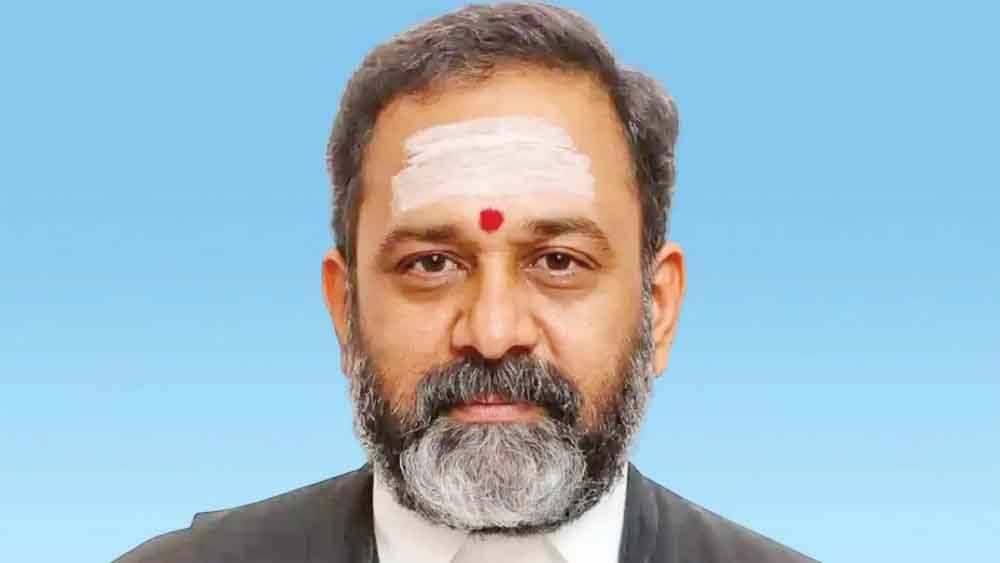 जस्टिस का विवादित बयान: गुरु का अपमान करने वाला बदमाश है