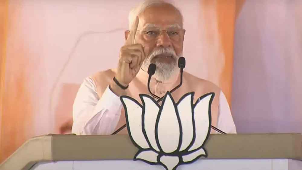 पीएम मोदी का व्यंग्य: कांग्रेस पहले से ही नंगी, दिखावे की लड़ाई बेकार