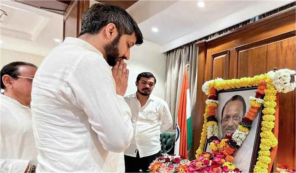 मौत की गुत्थी उलझी: अजित पवार केस में रोहित पवार का बड़ा दावा, जांच पर उठाए सवाल