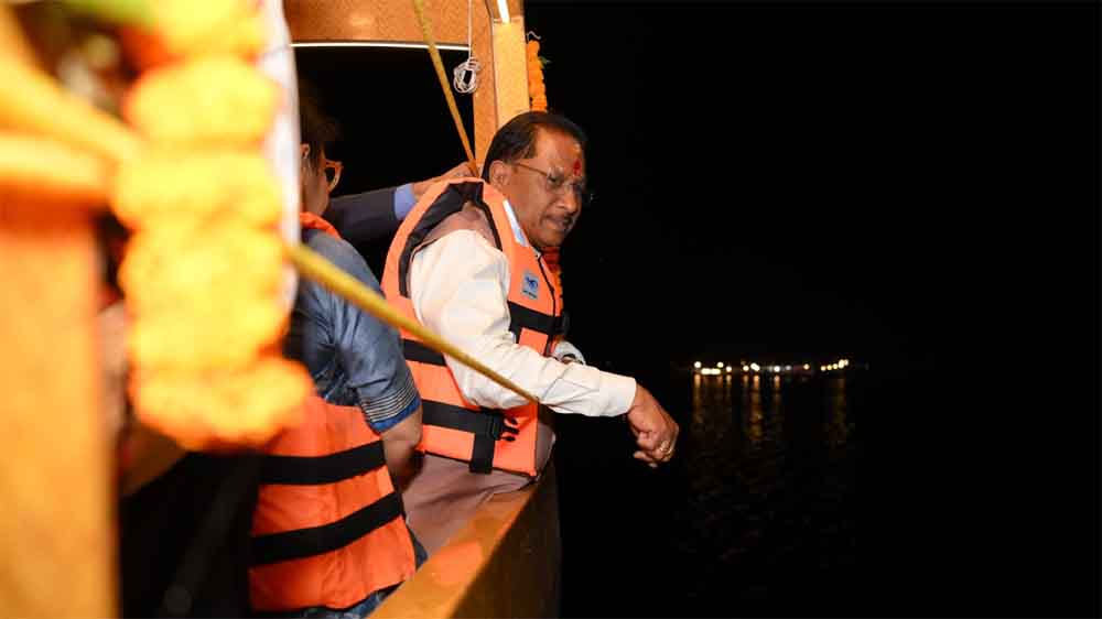 मुख्यमंत्री ने झुमका जलाशय में बोटिंग और वाटर स्पोर्ट सुविधाओं का किया अवलोकन, ओपन थिएटर का किया लोकार्पण