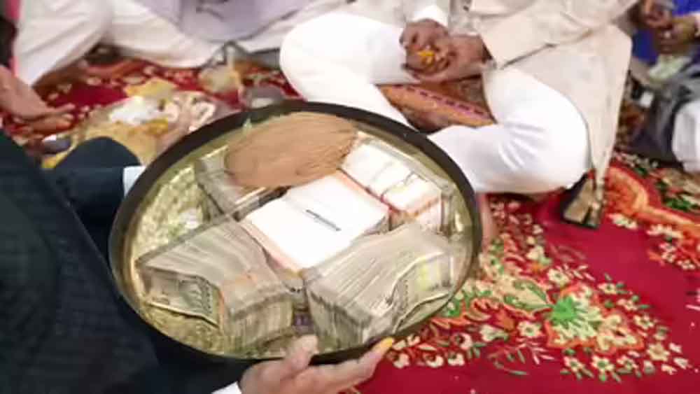शादी हुई सिर्फ 1 रुपये में, लेकिन पिता की शर्त पर लौटाए करोड़ों के तोहफे