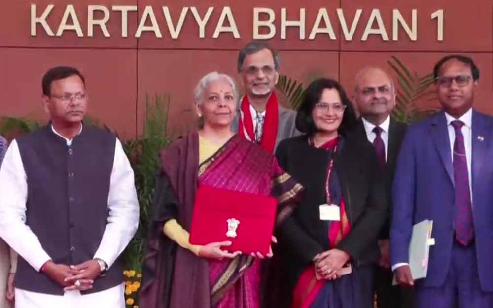 बजट 2026 में नारी कल्याण: लखपति दीदी, शी मार्ट्स और गर्ल्स हॉस्टल से बदलेगी महिलाओं की तस्वीर