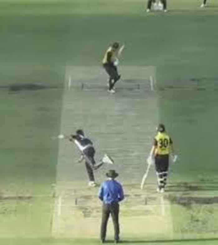बल्लेबाज ने बैट भी नहीं घुमाया और मिल गया छक्का, अजीबोगरीब घटना ने सबको किया हैरान