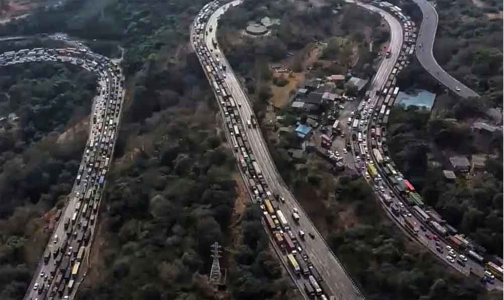 जाम में फंसे तो नहीं गया पैसा! 1.2 लाख यात्रियों को 5 करोड़ से ज्यादा टोल रिफंड का ऐलान