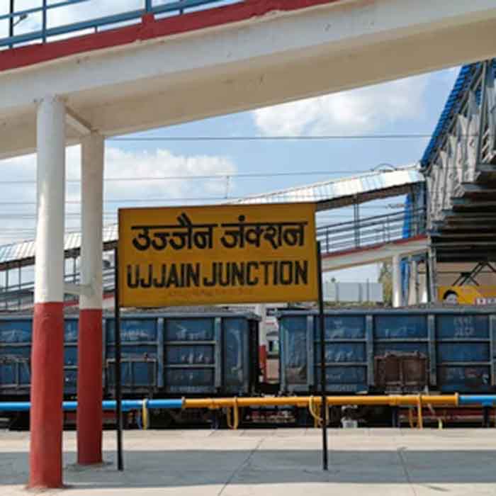 उज्जैन रेलवे स्टेशन में बड़ा बदलाव, 31 ट्रेनों के प्लेटफार्म बदले जाने से यात्री परेशान