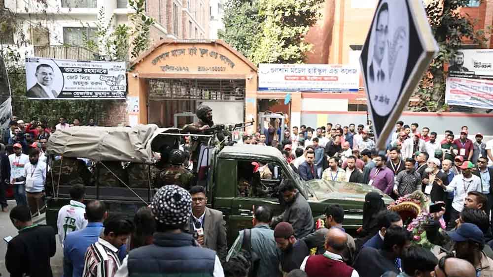 बांग्लादेश चुनाव में तनाव का माहौल, कई बूथों पर हिंसक घटनाएं; महिला एजेंट्स ने लगाए उत्पीड़न के आरोप