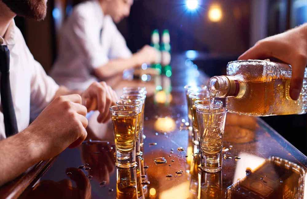 1 अप्रैल से जेब पर असर, उत्तर प्रदेश में देशी शराब के रेट बढ़े