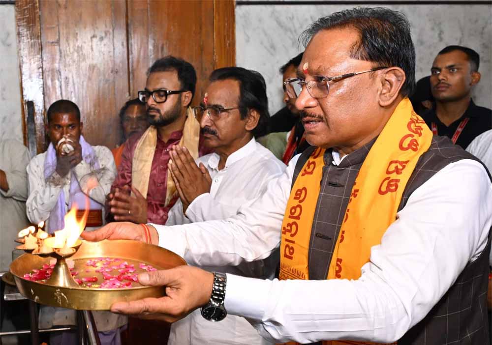 जगन्नाथ मंदिर में मुख्यमंत्री विष्णु देव साय की पूजा-अर्चना, लिया भगवान का आशीर्वाद