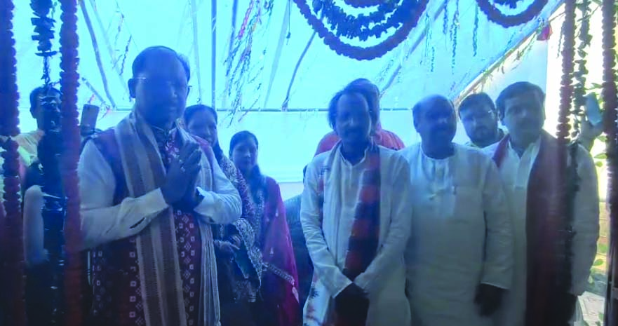 वैष्णो देवी मंदिर पहुंचे मुख्यमंत्री विष्णुदेव साय, श्रद्धा के साथ किए दर्शन, साथ में परिवार और विधायक