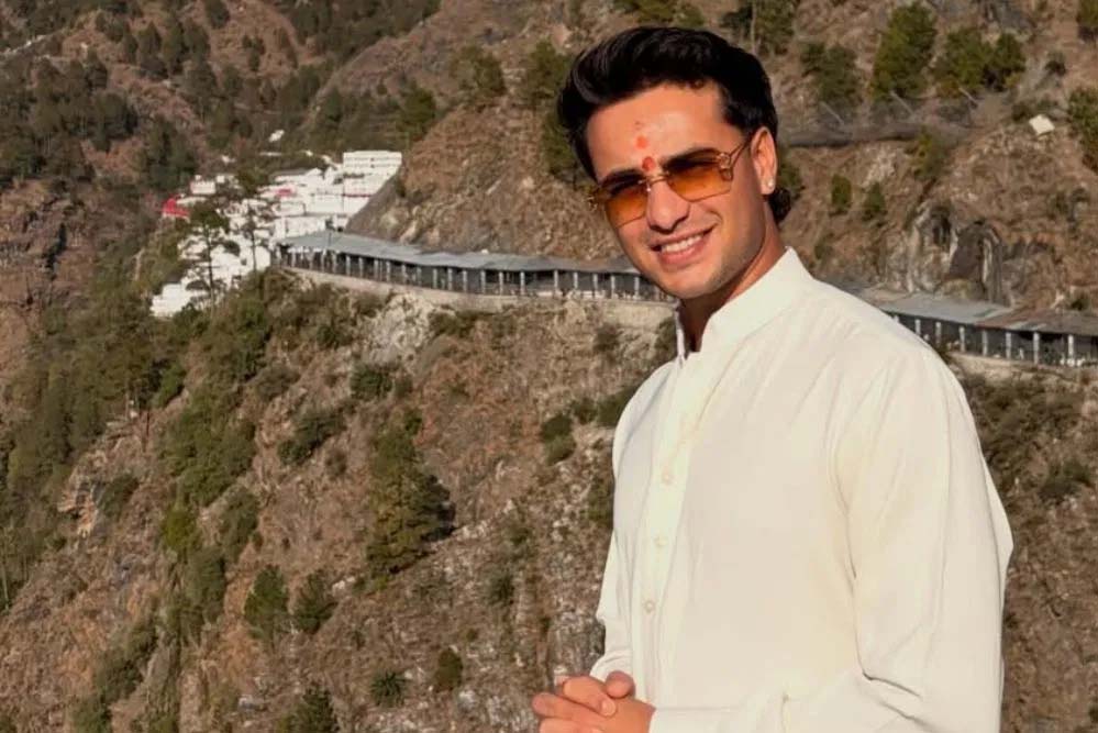 T20 वर्ल्ड कप जीत के बाद टीम इंडिया के क्रिकेटर ने वैष्णो देवी में माथा टेका, मां के दरबार में पहुंचे