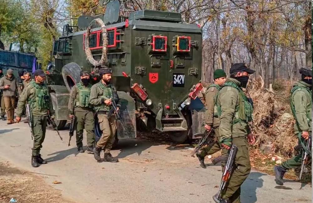 उरी में घुसपैठ नाकाम, सुरक्षाबलों की मुठभेड़ में पाकिस्तानी आतंकी मारे गए, गोला-बारूद जब्त