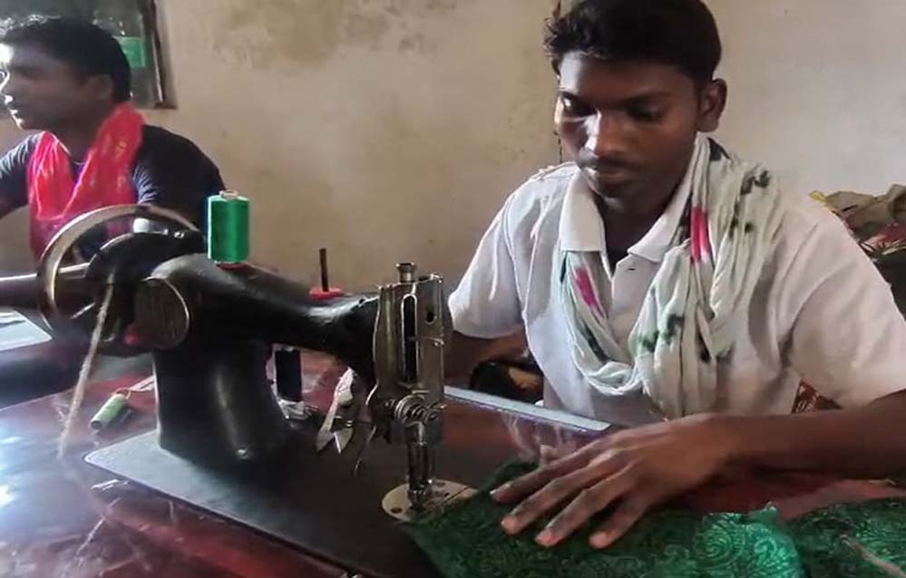 आत्मसमर्पित नक्सलियों को सिलाई और ड्राइविंग की ट्रेनिंग, बालाघाट पुलिस की पहल से 14 परिवारों को मिली सरकारी नौकरी
