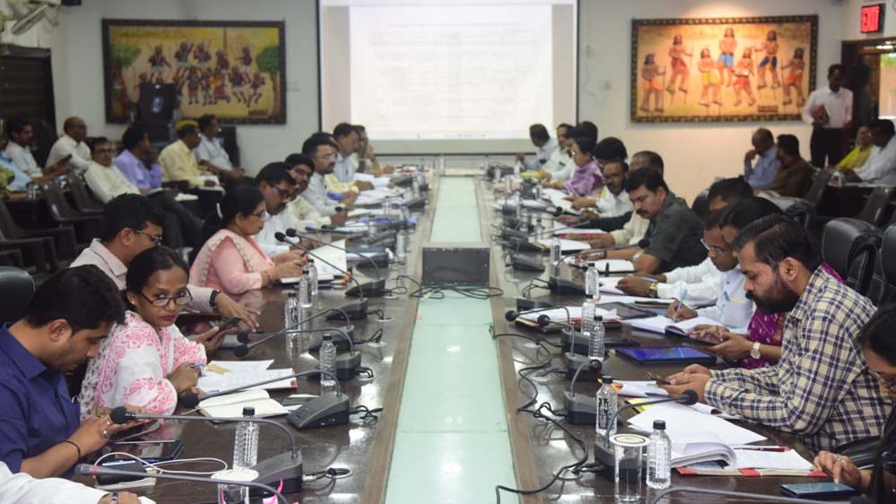 टीएल बैठक में सख्त संदेश: समय पर काम, तभी बेहतर एसीआर : कलेक्टर