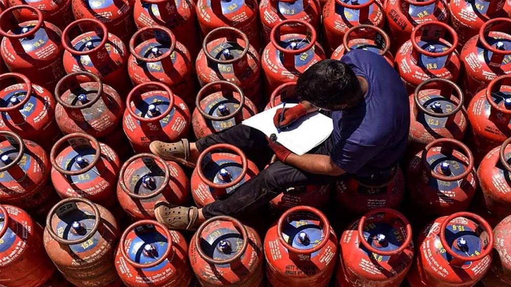 एमपी में LPG संकट गहरा, 70% बढ़ी मांग; होटल-रेस्टोरेंट को 10% कमर्शियल सिलेंडर देने की गाइडलाइन, आदेश का इंतजार