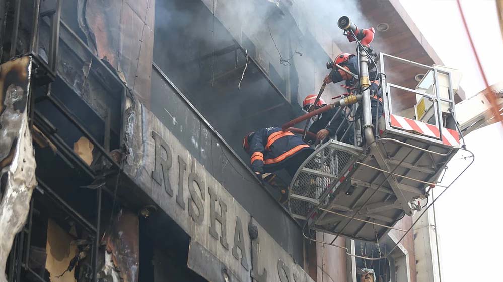 दिल्ली के पालम में भयंकर आग, 8 लोग जिंदा जल गए; बिल्डिंग में कैसे फैली थी आग?