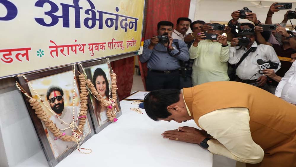 इंदौर अग्निकांड में पीड़ित परिवार से मिले सीएम डॉ. मोहन यादव, पीड़ितों का दर्द छलका