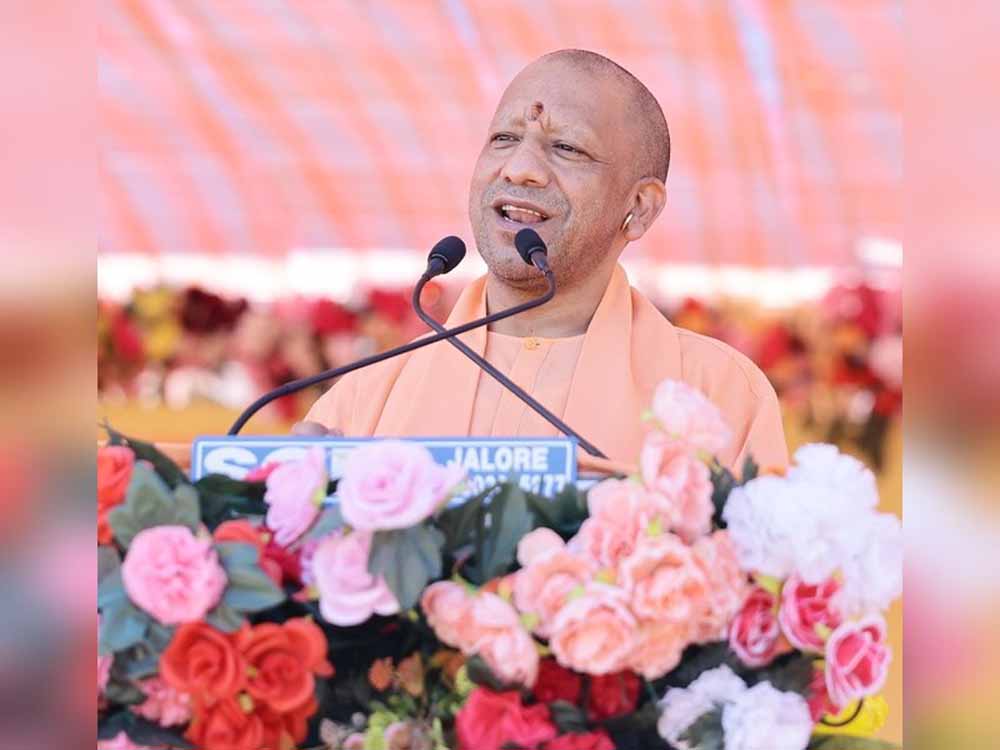 योगी ने युवा पीढ़ी को दी सीख- विफलता मिली है तो कारण ढूंढ़कर उसे सफलता में बदलें, परिवार के लिए समय निकालिए, बातचीत कीजिए