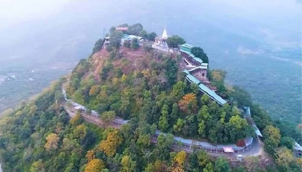 क्या है मैहर माता मंदिर का चमत्कार? जहां रात में खुद-ब-खुद बजती हैं घंटियां