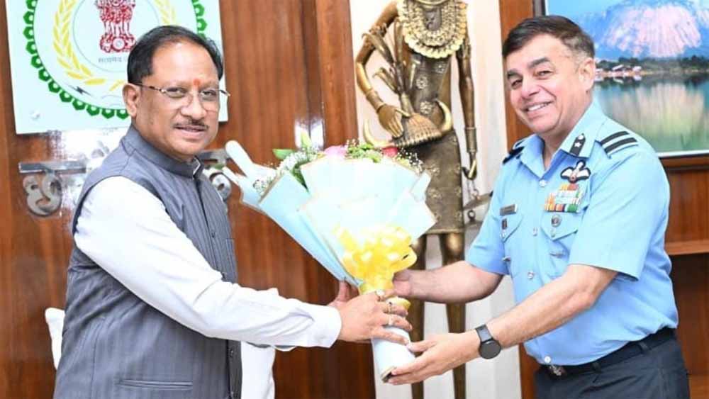 NDC के सैन्य-गैर सैन्य ट्रेनी अधिकारियों ने की CM साय से भेंट, नक्सलवाद खत्म करने का श्रेय डबल इंजन सरकार को