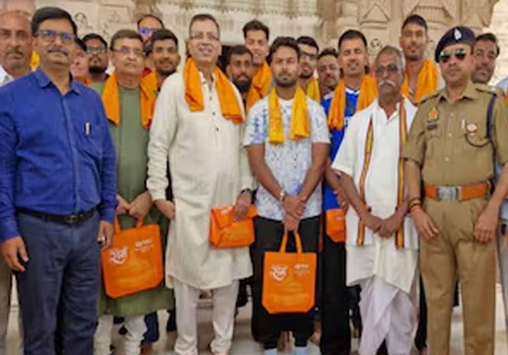 IPL से पहले आस्था का सहारा: Lucknow Super Giants संग ऋषभ पंत ने राम मंदिर में की पूजा-अर्चना