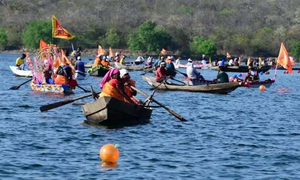 महानदी की लहरों पर मुकाबला: 52 टीमों के बीच पहली नौकायान स्पर्धा, विजेता को मिला ₹1 लाख