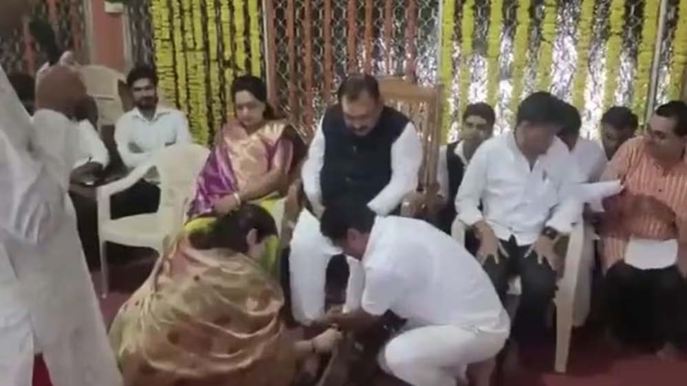 ज्योतिषाचार्य के रसूख का पर्दाफाश, सीएम से लेकर महिला आयोग अध्यक्ष तक को करता था प्रभावित