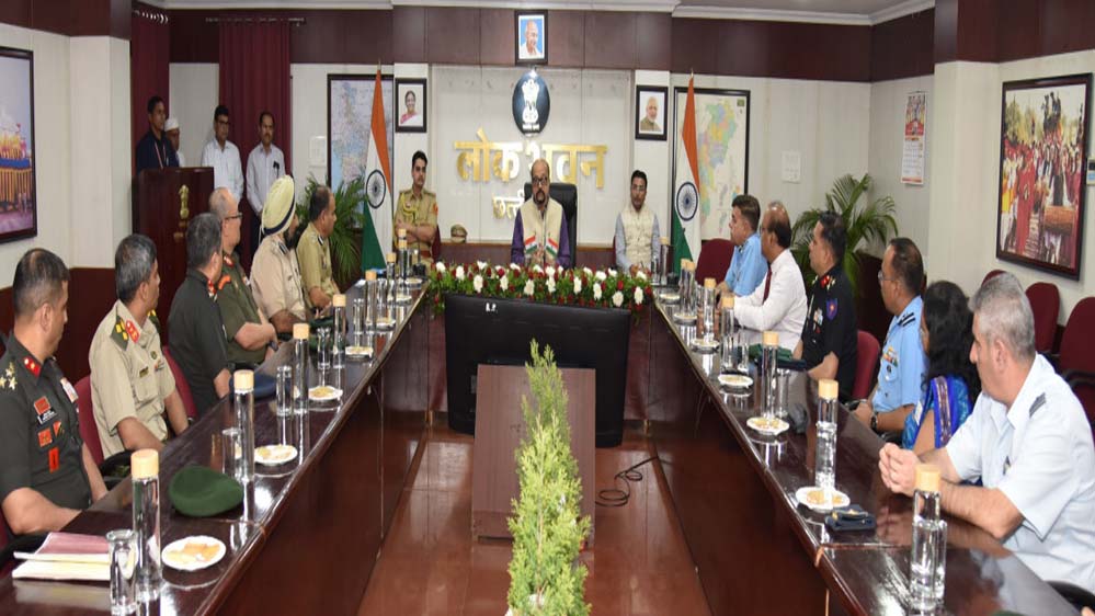 रायपुर में राज्यपाल रमेन डेका से मिला रक्षा महाविद्यालय का अध्ययन दल, की सौजन्य भेंट