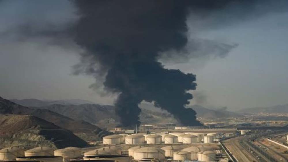 कुवैत रिफाइनरी पर ईरानी ड्रोन हमले से भारी नुकसान, आग में कई यूनिट्स बंद, तीन को फांसी