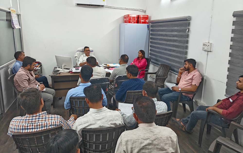 विनोद पाण्डेय ने जोन 8 में राजस्व वसूली पर गहन समीक्षा की, नगर निगम के आय पर चर्चा