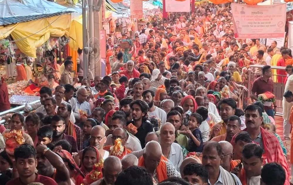 नवरात्रि में यूपी के देवी मंदिरों में उमड़ी श्रद्धा की भीड़, लाखों भक्तों ने किए दर्शन