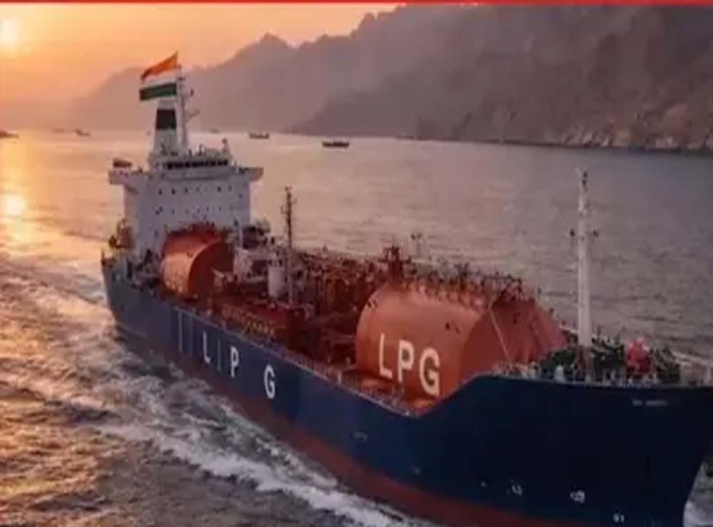 तेल-गैस होर्मुज से 3-4 दिन में बंदरगाहों तक पहुंचेगा’, अमेरिकी अधिकारी का महत्वपूर्ण खुलासा