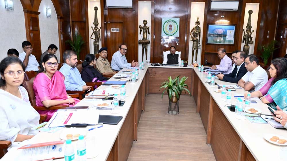 CM साय की वीडियो कॉन्फ्रेंसिंग बैठक, कमिश्नर, आईजी और जिला कलेक्टरों से हुई महत्वपूर्ण चर्चा