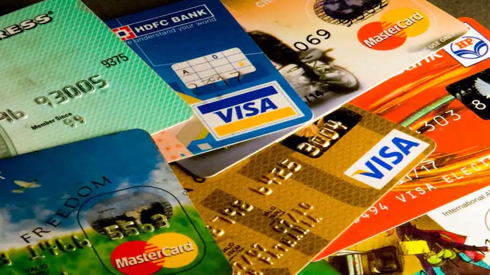 Credit Card में बदलाव: 1 अप्रैल से शुरू होंगे नए नियम, जानें क्या-क्या बदलने वाला है आपके लिए
