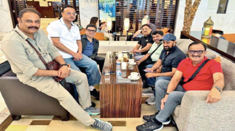 शारजाह से इंदौर की फ्लाइट आज भी कैंसिल, दुबई में एमपी के 100 से ज्यादा लोग फंसे, ड्रोन हमलों के चलते स्थिति तनावपूर्ण