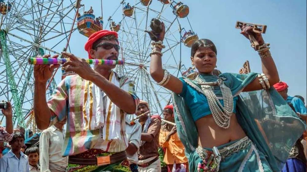 भगोरिया मेले में सोशल मीडिया का जादू: रील बनाने की होड़, ₹500 में ‘इंस्टेंट एडिटिंग’ सर्विस और 3000 फॉलोअर्स का इजाफा