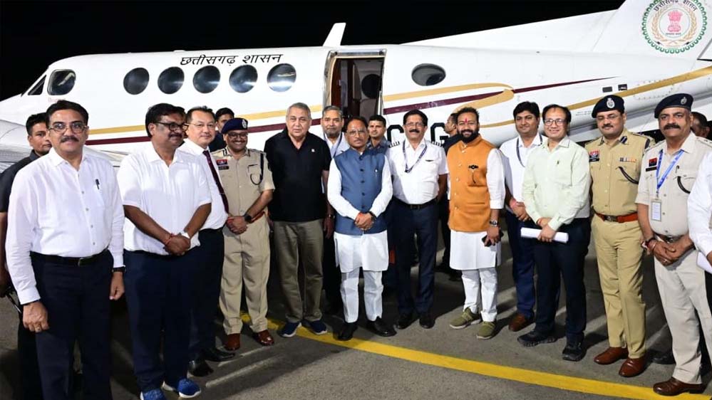 CM साय ने बिलासा देवी केवट एयरपोर्ट से रात्रि उड़ान सेवा का किया शुभारंभ, पहली नाइट फ्लाइट भरी