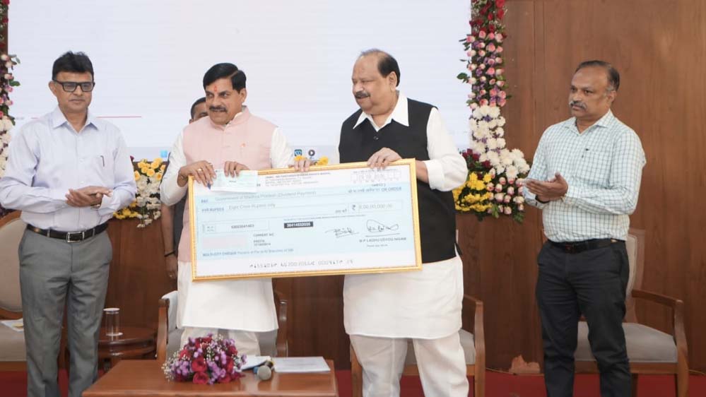 मध्यप्रदेश लघु उद्योग निगम ने 8 करोड़ रुपये का लाभांश मध्यप्रदेश शासन को किया अर्पित