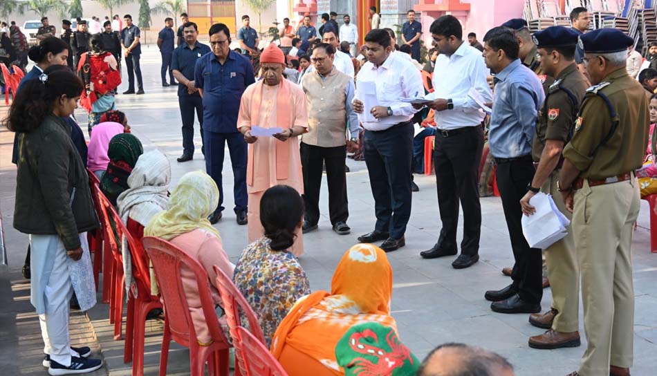 सीएम योगी ने अधिकारियों को दिए समस्याओं के त्वरित व संतुष्टिपरक निस्तारण के निर्देश