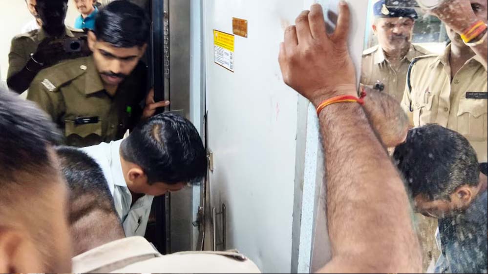 जज की पत्नी की मौत ट्रेन के वॉशरूम में, पति ने लोकेशन ट्रेस कर रोकी ट्रेन, स्टेशन पर किया इंतजार