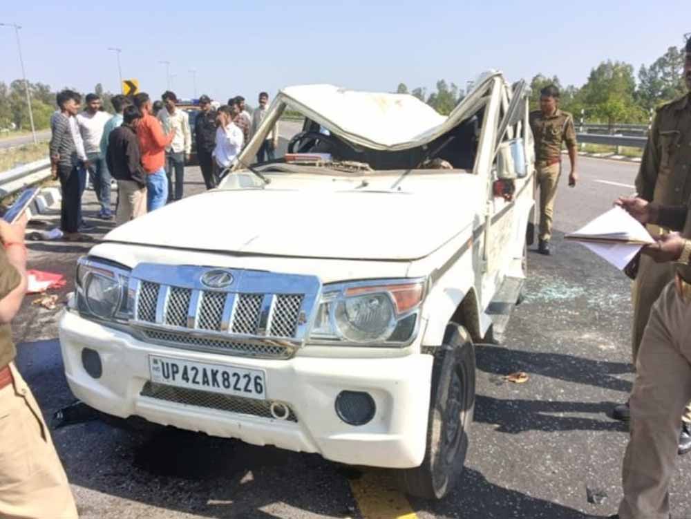 रफ्तार का कहर: बोलेरो पलटने से तीन की मौके पर मौत, कई घायल