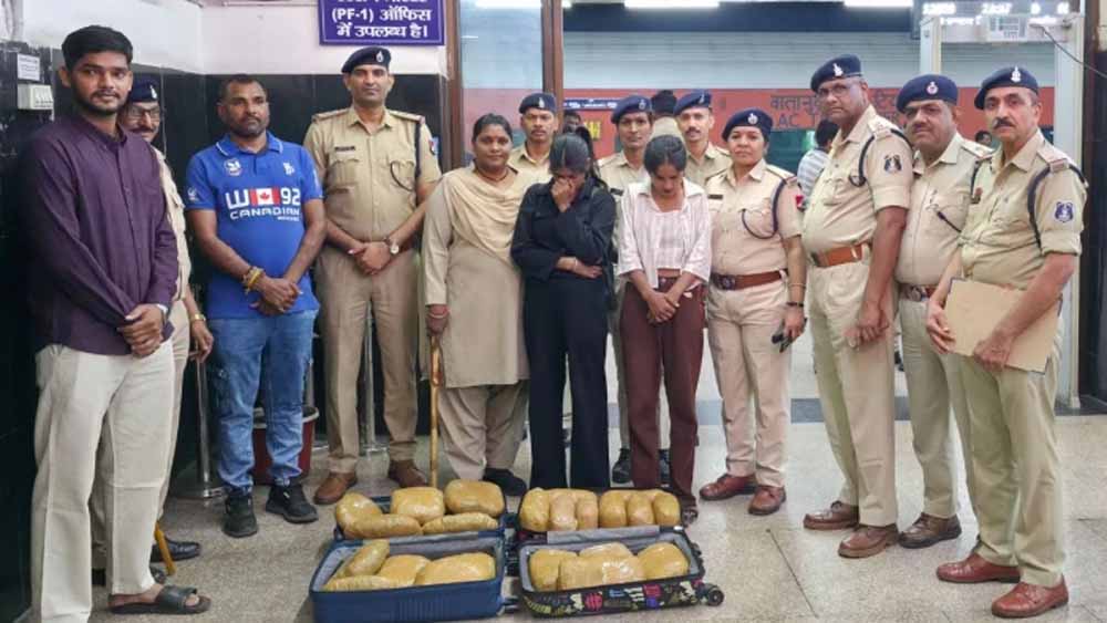 NCB की बड़ी कार्रवाई: वंदे भारत एक्सप्रेस में 24 किलो गांजा, दो युवतियां हिरासत में