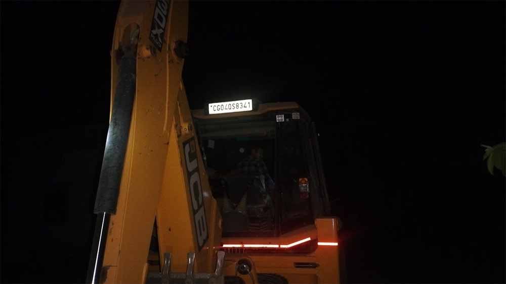 माफिया पर कसा शिकंजा: संयुक्त दबिश में 11 हाइवा और जेसीबी समेत बड़ी जब्ती