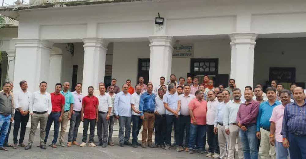 विधानसभा में टकराव: अतिथि शिक्षकों के भविष्य पर बहस के बीच विपक्षी विधायकों का वॉकआउट