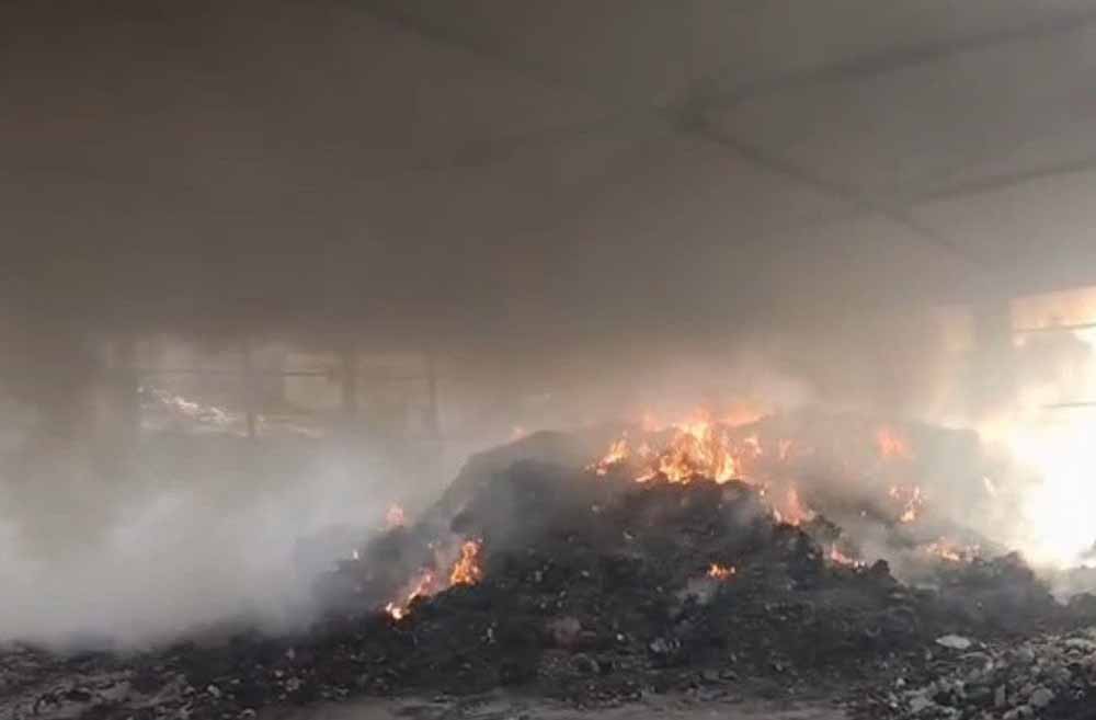 कवर्धा में बड़ा हादसा टला: SLRM सेंटर में आग पर फायर ब्रिगेड ने समय रहते काबू पाया