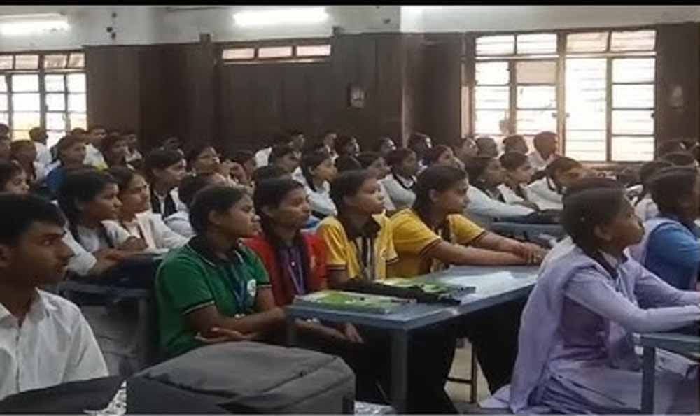 कोचिंग संस्थानों से आवेदन आमंत्रित, सरगुजा के बच्चे करेंगे NEET-JEE की तैयारी