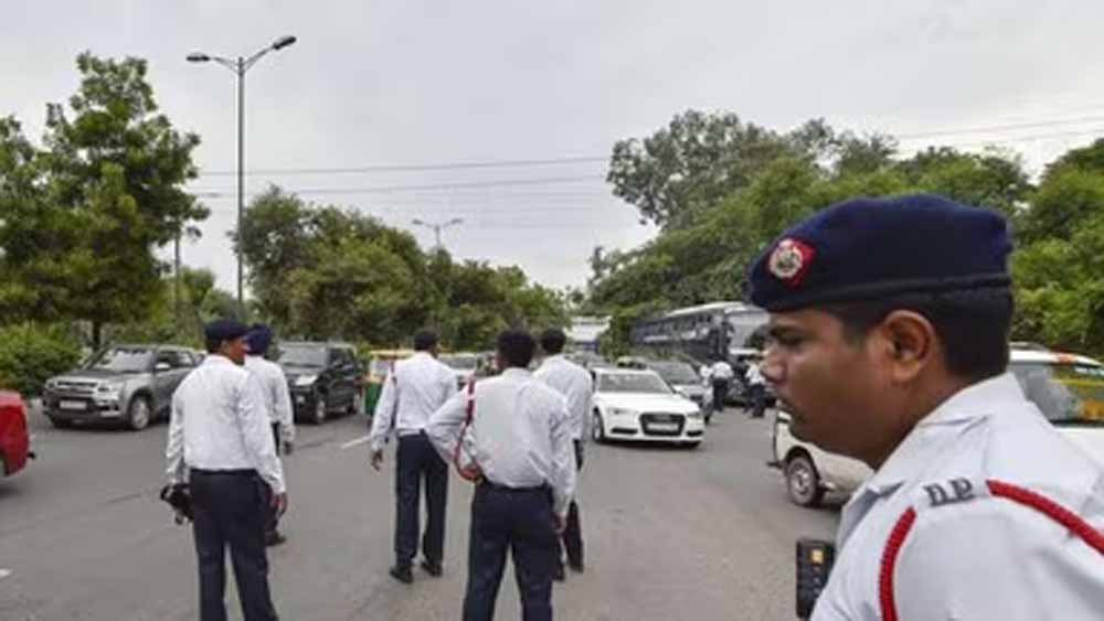 ट्रैफिक पुलिस ने जारी की एडवाइजरी, दिल्ली में मैच के चलते आज 10 घंटे तक नो एंट्री